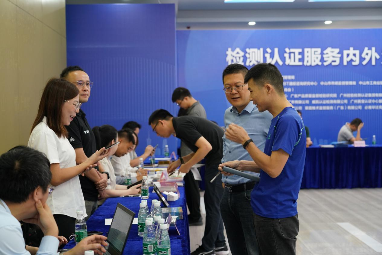 技術服務機構現場為企業(yè)紓困解難.png